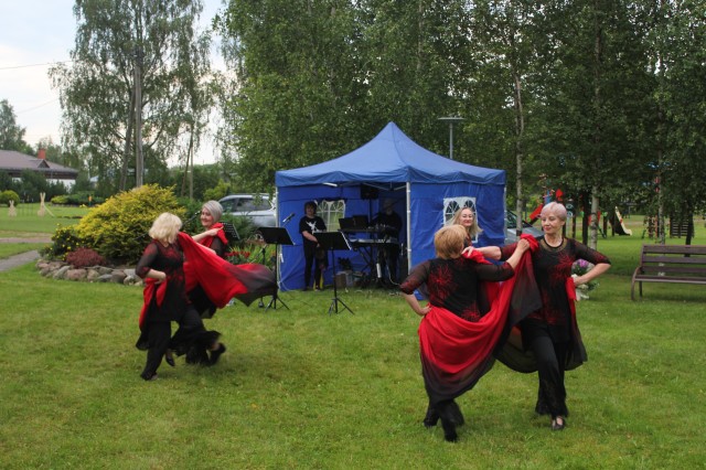 Pasākums "Vasaras balle" pie Maļinovas pagasta saieta nama atpūtas laukumā